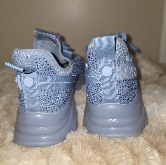 Stylish Light Blue Knit Sneakers - Picture 5 of 6